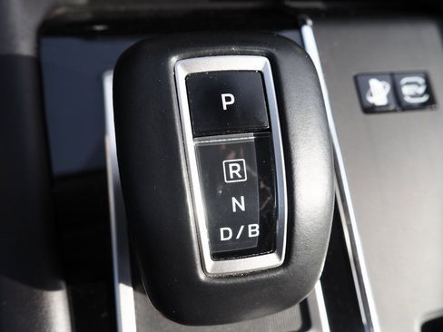 Used 2024 Mitsubishi Outlander 4WD Plug-In Hybrid image 11