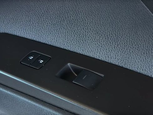Used 2022 Toyota Camry SE FWD image 6