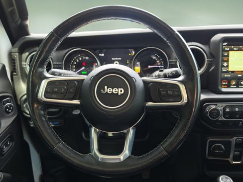Used 2022 Jeep Wrangler Unlimited Sahara w/ Cold Weather Group AWD/4WD image 9