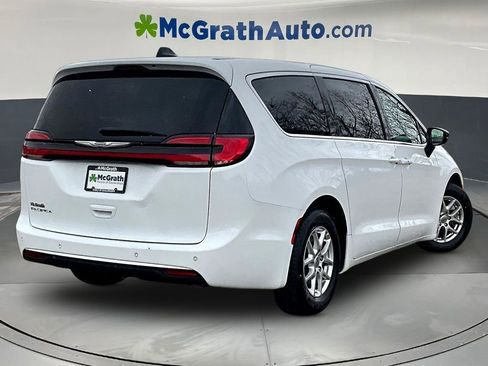 Used 2024 Chrysler Pacifica Touring-L FWD image 6