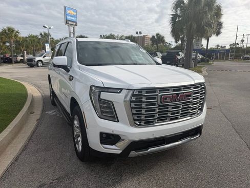 Used 2025 GMC Yukon XL Denali RWD image 2