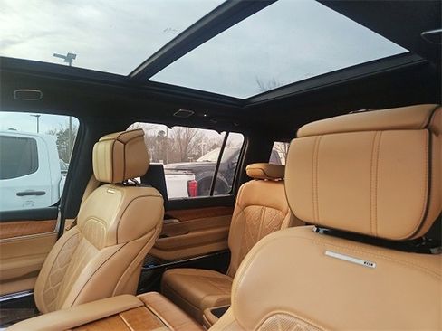 Used 2022 Jeep Grand Wagoneer Series III w/ Rear Seat Video Group 1 image 9