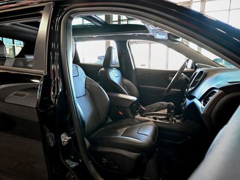 Used 2022 Jeep Cherokee Limited w/ Mopar Interior Package image 28