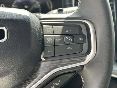 Used 2023 Jeep Wagoneer L Series II AWD/4WD image 25