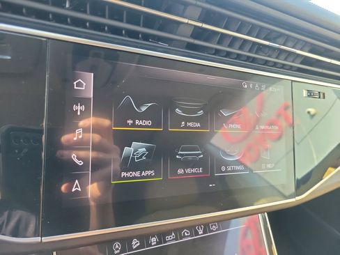 Used 2019 Audi Q8 Prestige image 20