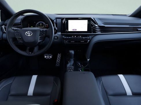 Used 2025 Toyota Camry SE FWD image 29