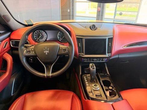 Used 2023 Maserati Levante GT AWD/4WD image 13