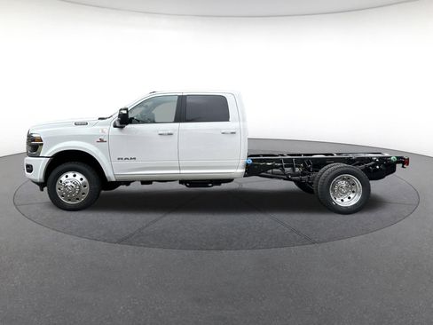 New 2026 RAM 4500 4x4 Crew Cab DRW image 2
