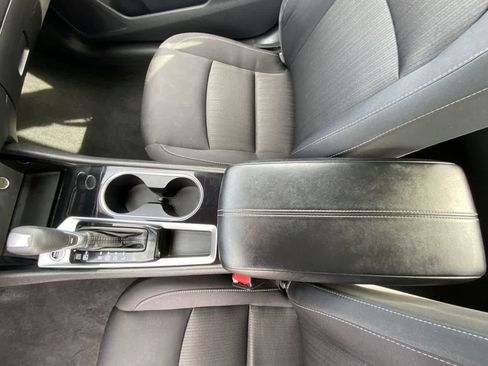 Used 2024 Nissan Altima 2.5 SV image 19