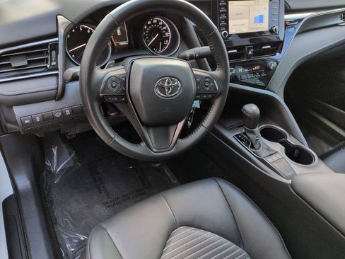 Used 2024 Toyota Camry SE image 9