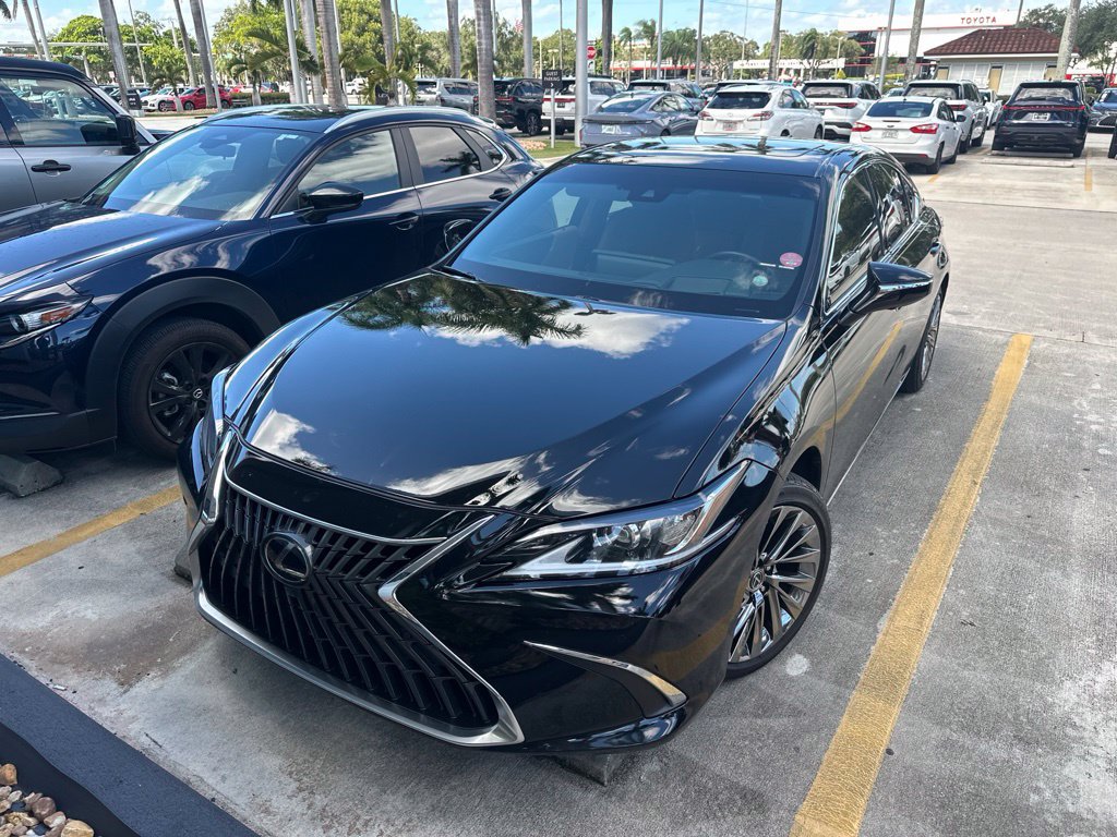 Used 2024 Lexus ES 300h Ultra Luxury w/ Accessory Package (Z2) FWD image 1