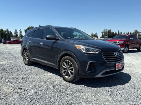 Used 2017 Hyundai Santa Fe SE w/ Cargo Package FWD image 10