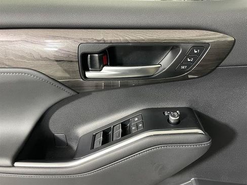 New 2026 Toyota Highlander Limited AWD/4WD image 19