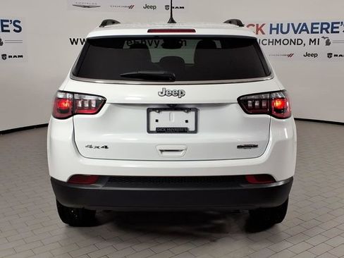 Used 2023 Jeep Compass Latitude AWD/4WD image 5