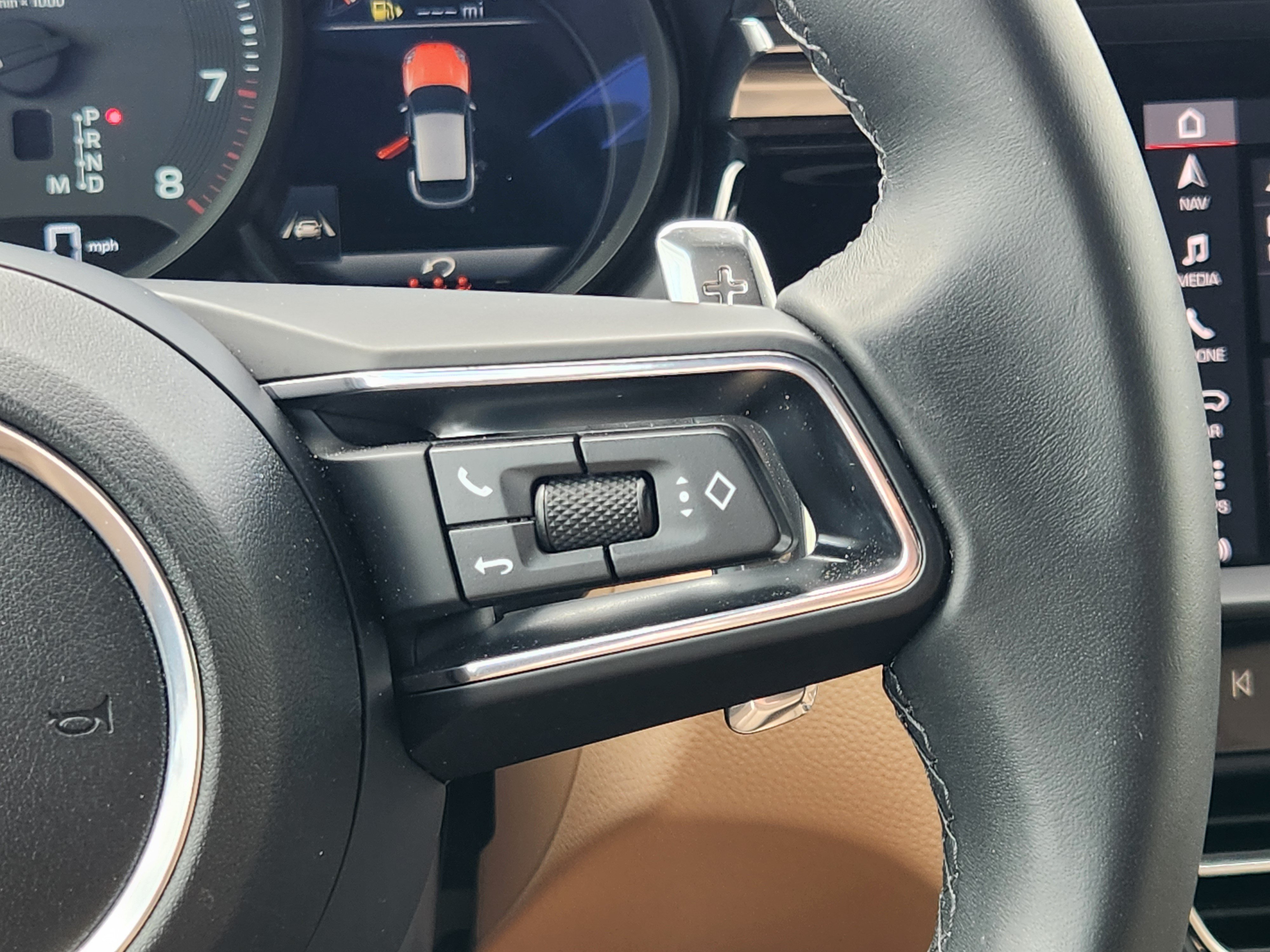 Certified 2026 Porsche Macan AWD/4WD image 30