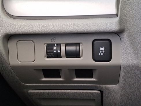 Used 2018 Subaru Forester 2.5i Premium w/ All-Weather Package image 23