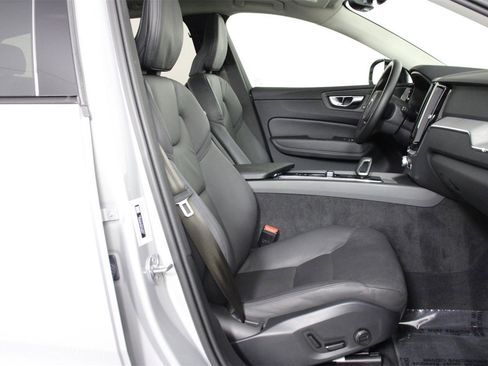 Certified 2025 Volvo XC60 B5 Plus image 29
