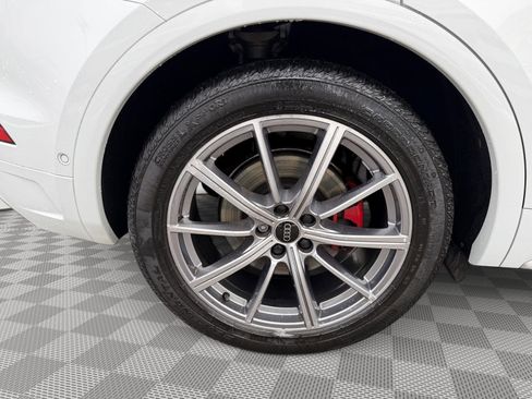 Used 2024 Audi SQ5 Prestige image 9