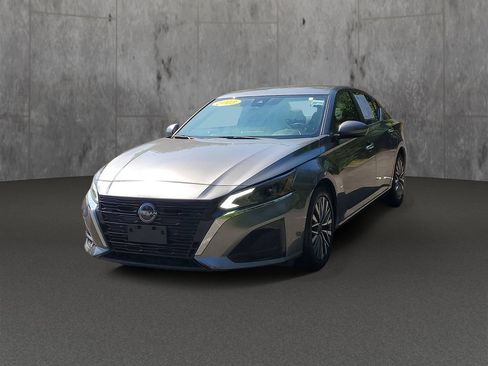 Used 2023 Nissan Altima 2.5 SV FWD image 3