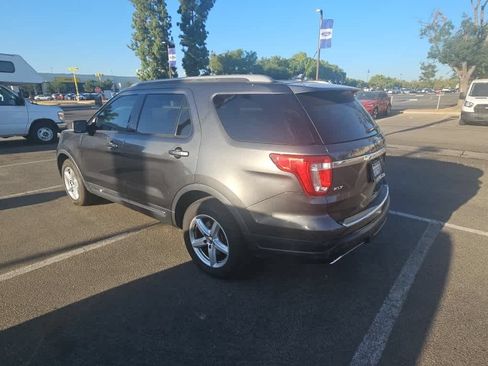 Used 2018 Ford Explorer XLT w/ Equipment Group 201A FWD image 5