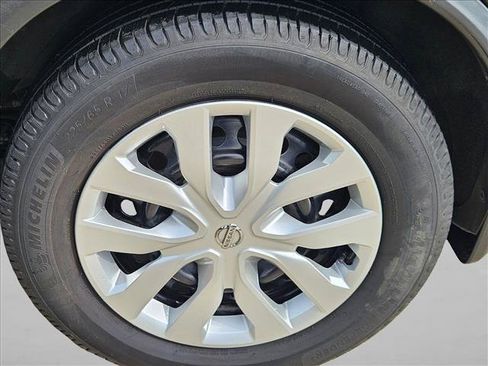 Used 2017 Nissan Rogue S FWD image 4