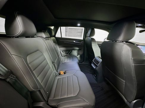 Used 2025 Volkswagen Atlas Cross Sport SEL R-Line image 27