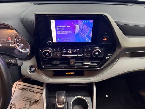 Used 2023 Toyota Highlander XLE FWD image 19