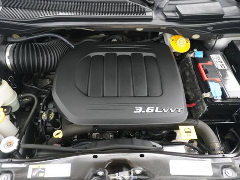 Used 2018 Dodge Grand Caravan SE w/ UConnect Hands-Free Group image 26