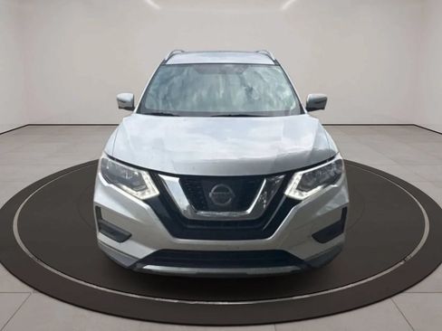 Used 2017 Nissan Rogue SV w/ SV Premium Package FWD image 4