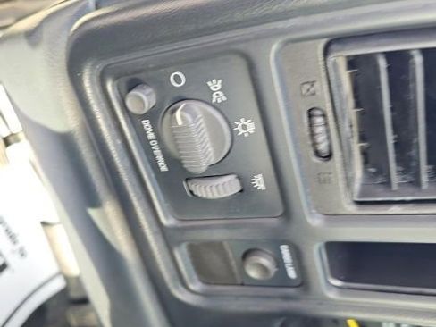 Used 2000 Chevrolet Silverado 1500 4x4 Regular Cab w/ Exterior Appearance Pkg image 33