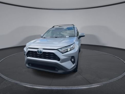 Used 2022 Toyota RAV4 XLE Premium AWD/4WD image 7