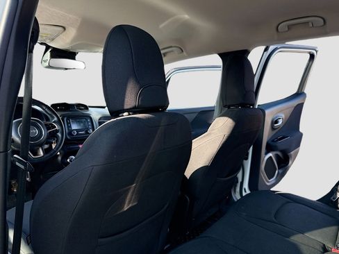 Used 2015 Jeep Renegade Latitude image 6