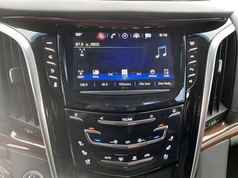 Used 2020 Cadillac Escalade Luxury image 22