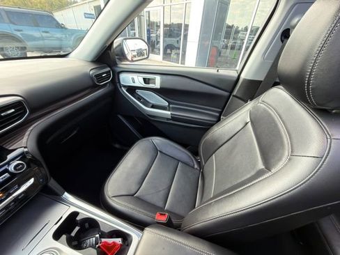 Used 2023 Ford Explorer Limited w/ Limited Technology Package image 23