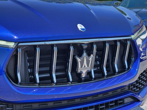 Used 2023 Maserati Levante GranLusso AWD/4WD image 9