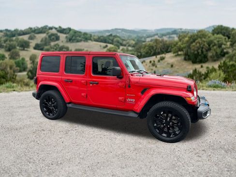 Used 2022 Jeep Wrangler Unlimited Sahara w/ Cold Weather Group AWD/4WD image 12