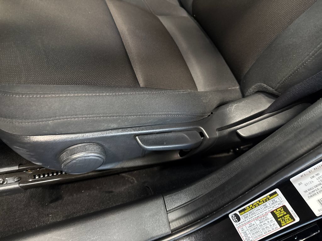 Certified 2025 MAZDA MAZDA3 s FWD image 17