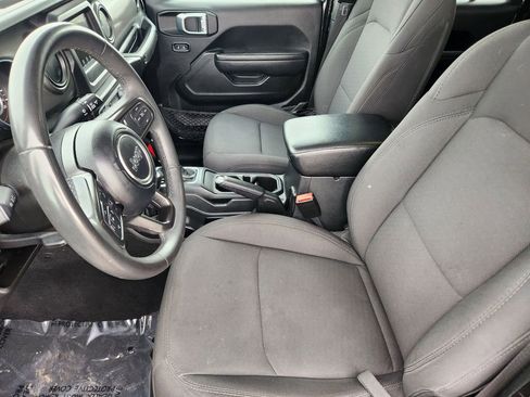 Used 2023 Jeep Gladiator Sport AWD/4WD image 9