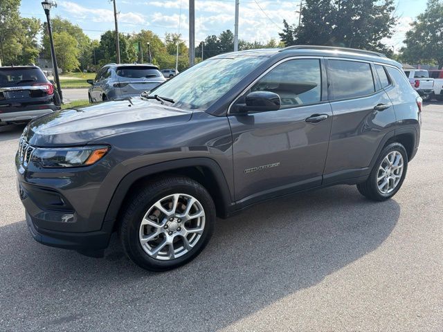 Used 2024 Jeep Compass Latitude AWD/4WD image 7