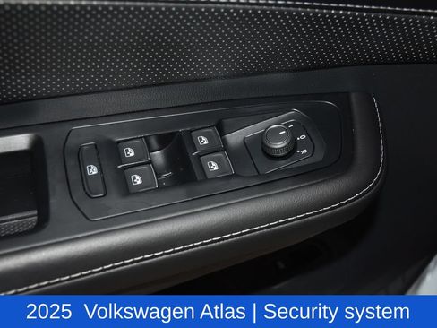 Used 2025 Volkswagen Atlas SE FWD image 23