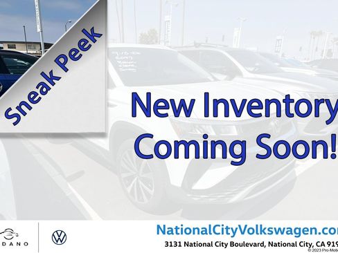 Used 2023 Volkswagen Taos SE FWD image 1