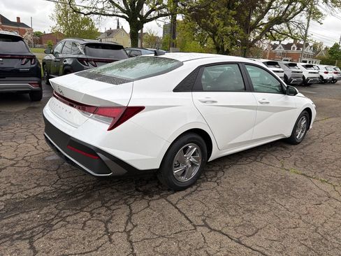 New 2026 Hyundai Elantra SE FWD image 7