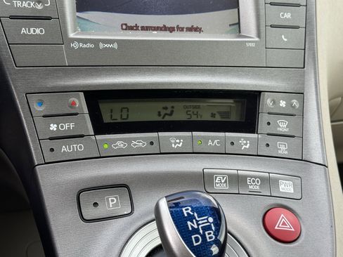 Used 2015 Toyota Prius Three image 10