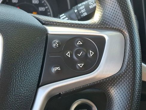 Used 2024 GMC Terrain SLE image 4