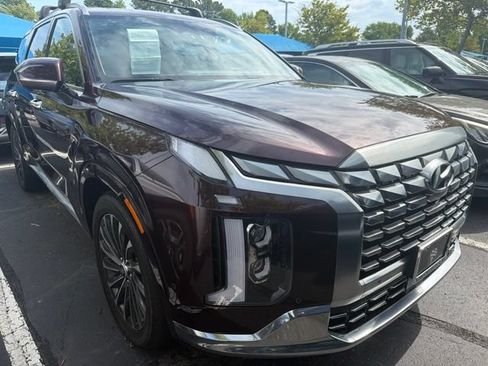 Used 2023 Hyundai Palisade Calligraphy FWD image 1
