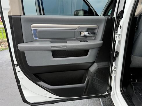 Used 2019 RAM 1500 Classic SLT w/ SLT Plus D←cor Group AWD/4WD image 35