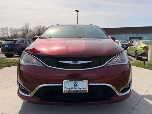 Used 2018 Chrysler Pacifica Touring-L image 7