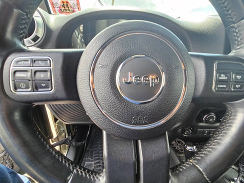 Used 2015 Jeep Wrangler Unlimited Rubicon w/ Connectivity Group AWD/4WD image 13