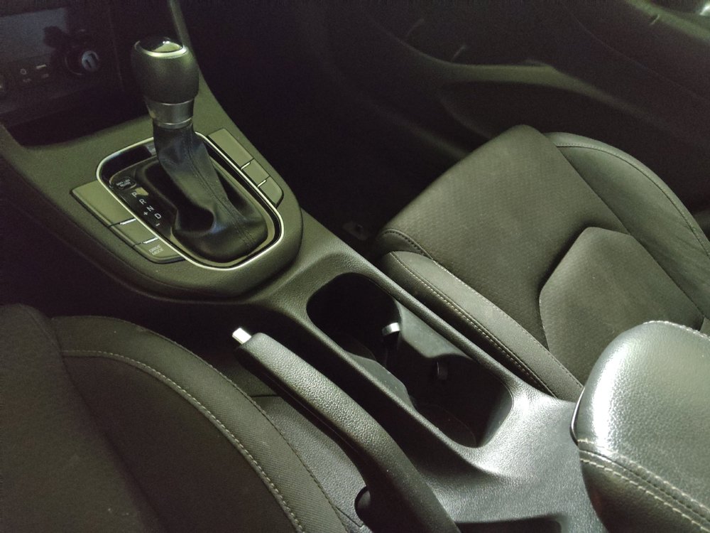 Used 2019 Hyundai Elantra GT FWD image 26