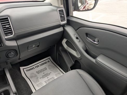 Used 2022 Nissan Frontier SV image 18